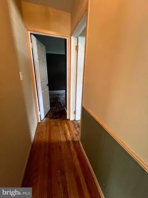 Entry Way - 8211 Beach Dr, Dundalk, MD 21222 photo 6 of 14