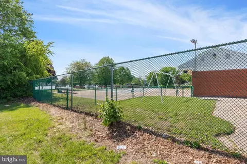 Exterior - 8211 Beach Dr, Dundalk, MD 21222 photo 6 of 8