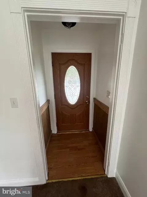Entry Way - 8211 Beach Dr, Dundalk, MD 21222 photo 1 of 14