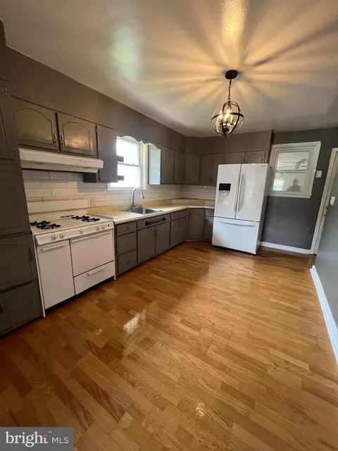 Kitchen - 8211 Beach Dr, Dundalk, MD 21222 photo 2 of 2