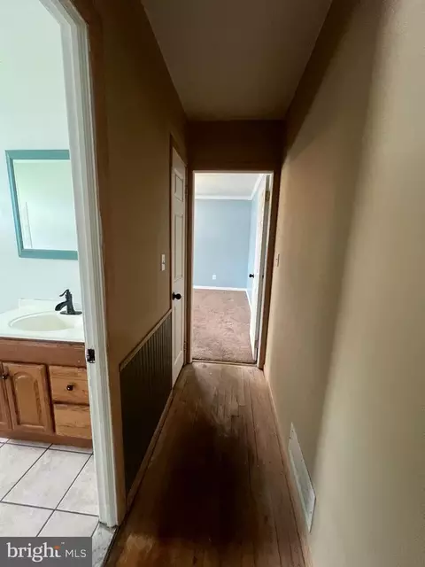 Entry Way - 8211 Beach Dr, Dundalk, MD 21222 photo 7 of 14