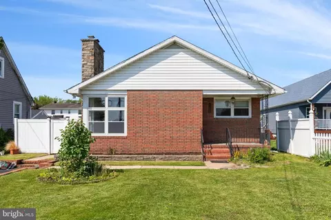 8211 Beach Dr, Dundalk, MD 21222