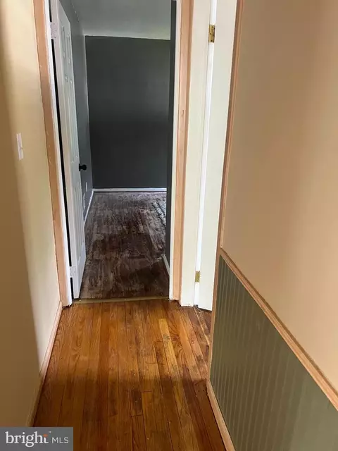 Entry Way - 8211 Beach Dr, Dundalk, MD 21222 photo 8 of 14