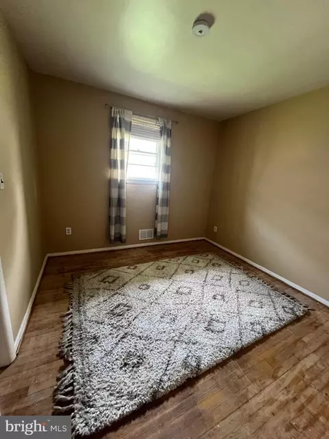 Bedroom - 8211 Beach Dr, Dundalk, MD 21222 photo 1 of 2