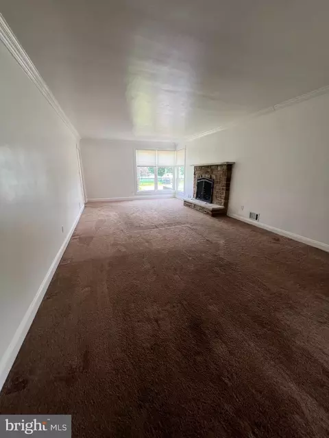 Living - 8211 Beach Dr, Dundalk, MD 21222 photo 3 of 6