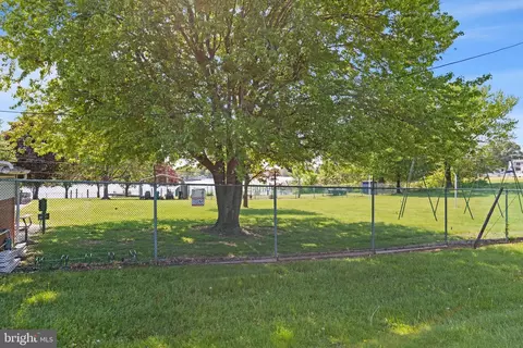 Exterior - 8211 Beach Dr, Dundalk, MD 21222 photo 7 of 8