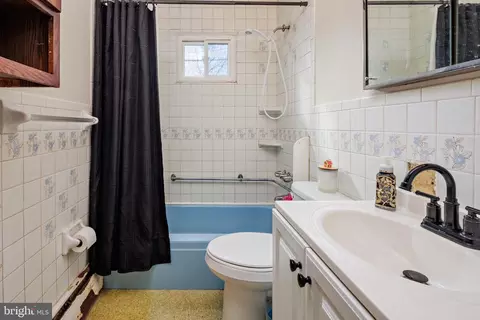 Bath - 559 Compass Rd, Middle River, MD 21220 photo 1 of 1