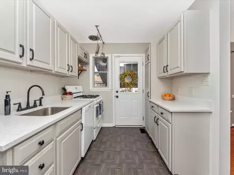 5610 Braxfield Rd, Halethorpe, MD 21227 photo 9
