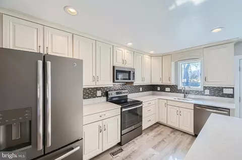 Kitchen - 1203 Seneca Rd, Middle River, MD 21220 photo 3 of 3