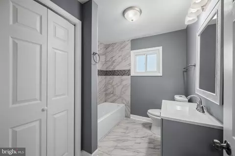 Entry Way - 7320 Bay Front Rd, Edgemere, MD 21219 photo 7 of 8