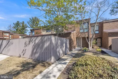 33 Farmhouse Ct #E, Pikesville, MD 21208