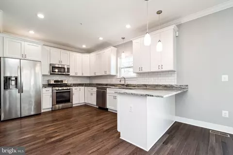 Kitchen - 2620 Edgemere Ave, Sparrows Point, MD 21219 photo 3 of 3