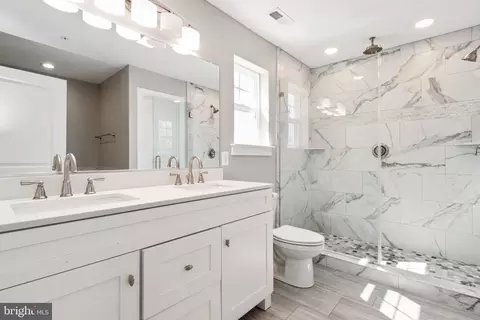 Bath - 2620 Edgemere Ave, Sparrows Point, MD 21219 photo 2 of 3