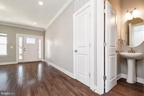 Entry Way - 2620 Edgemere Ave, Sparrows Point, MD 21219 photo 2 of 3