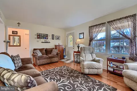 297 Hazel Ave, Halethorpe, MD 21227 photo 6