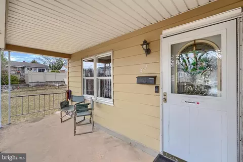 297 Hazel Ave, Halethorpe, MD 21227 photo 3