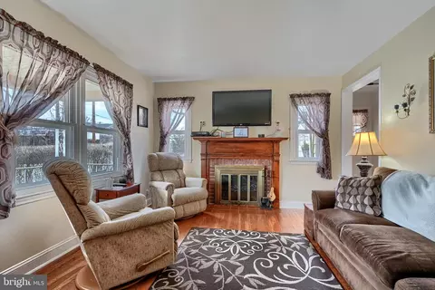 297 Hazel Ave, Halethorpe, MD 21227 photo 5