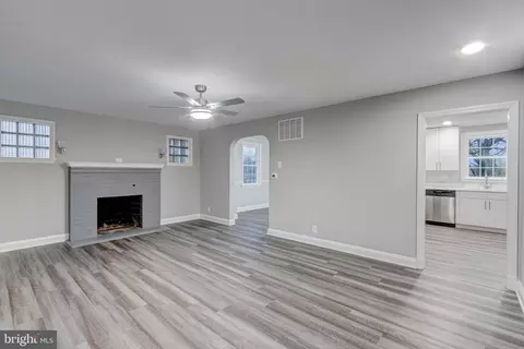 Living - 1202 Circle Dr, Halethorpe, MD 21227 photo 3 of 8