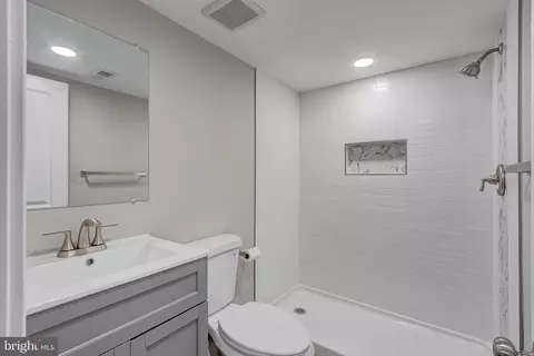 Bath - 1202 Circle Dr, Halethorpe, MD 21227 photo 4 of 4
