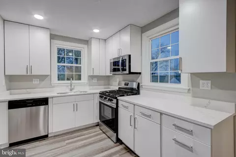 Kitchen - 1202 Circle Dr, Halethorpe, MD 21227 photo 3 of 4
