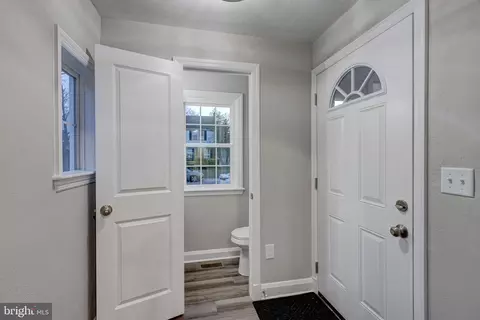 Entry Way - 1202 Circle Dr, Halethorpe, MD 21227 photo 2 of 5