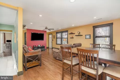 Entry Way - 5813 Ebenezer Rd, White Marsh, MD 21162 photo 3 of 4