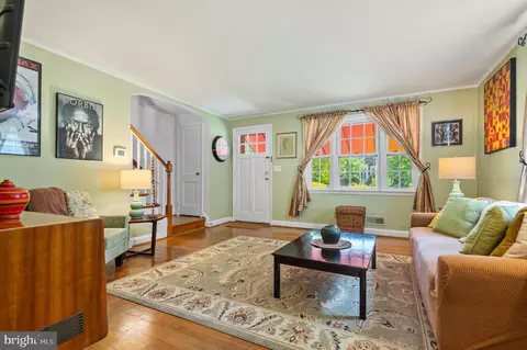 Entry Way - 148 Stevenson Ln, Baltimore, MD 21212 photo 2 of 3