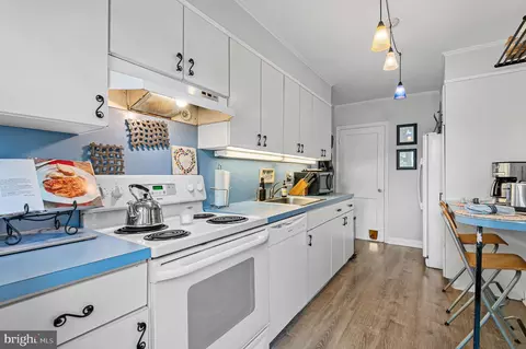 Kitchen - 148 Stevenson Ln, Baltimore, MD 21212 photo 3 of 3