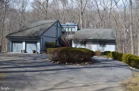 17 Holly Branch Ct, Glen Arm, MD 21057