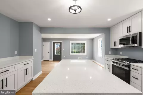 Entry Way - 7706 Wilson Ave, Parkville, MD 21234 photo 1 of 7