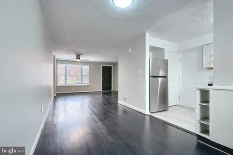 Living - 972 Elton Ave, Baltimore, MD 21224 photo 5 of 7