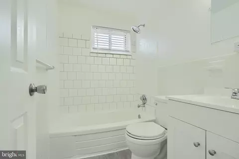 Bath - 972 Elton Ave, Baltimore, MD 21224 photo 1 of 2
