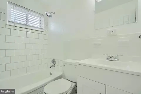 Bath - 972 Elton Ave, Baltimore, MD 21224 photo 2 of 2