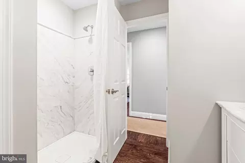 Entry Way - 3930 Glenhurst Rd, Dundalk, MD 21222 photo 3 of 3