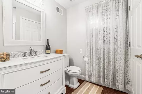 Bath - 3930 Glenhurst Rd, Dundalk, MD 21222 photo 2 of 4
