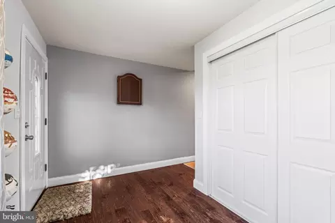 Entry Way - 3930 Glenhurst Rd, Dundalk, MD 21222 photo 2 of 3
