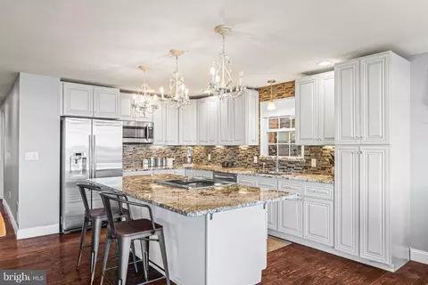 Kitchen - 3930 Glenhurst Rd, Dundalk, MD 21222 photo 2 of 4