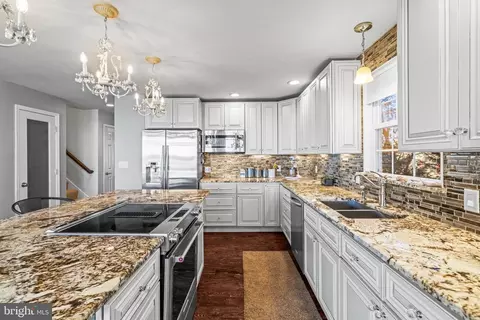 Kitchen - 3930 Glenhurst Rd, Dundalk, MD 21222 photo 3 of 4