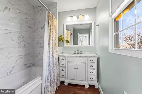 Bath - 3930 Glenhurst Rd, Dundalk, MD 21222 photo 3 of 4