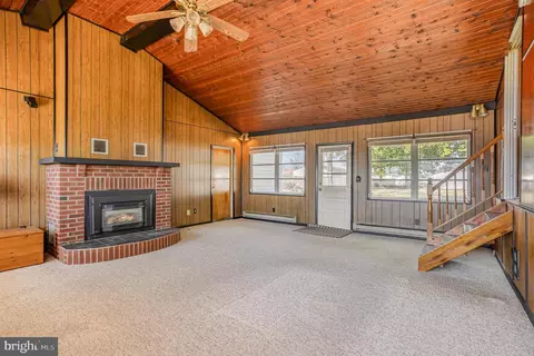 Living - 7224 Hughes Ave, Sparrows Point, MD 21219 photo 5 of 6