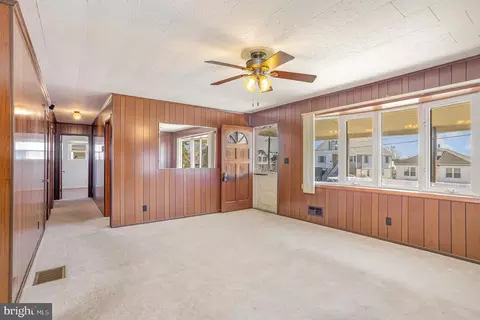 Living - 7224 Hughes Ave, Sparrows Point, MD 21219 photo 1 of 6
