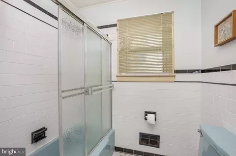 Bath - 7224 Hughes Ave, Sparrows Point, MD 21219 photo 3 of 3