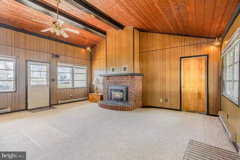 Living - 7224 Hughes Ave, Sparrows Point, MD 21219 photo 6 of 6