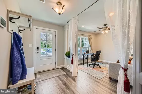 Entry Way - 423 E Jefferson Ave, Towson, MD 21286 photo 1 of 7