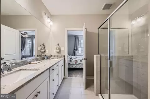 Entry Way - 423 E Jefferson Ave, Towson, MD 21286 photo 4 of 7