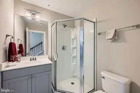 Bath - 423 E Jefferson Ave, Towson, MD 21286 photo 1 of 2