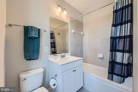 Bath - 423 E Jefferson Ave, Towson, MD 21286 photo 2 of 2