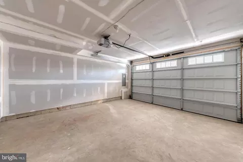 Entry Way - 423 E Jefferson Ave, Towson, MD 21286 photo 7 of 7