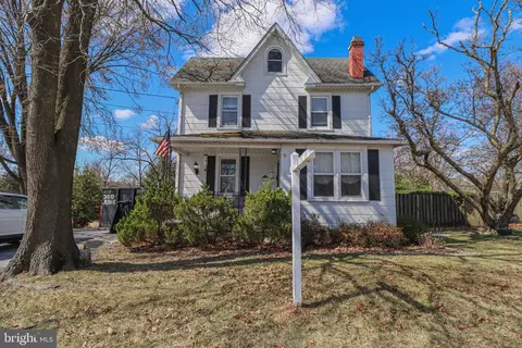 323 Harlem Ln, Catonsville, MD 21228
