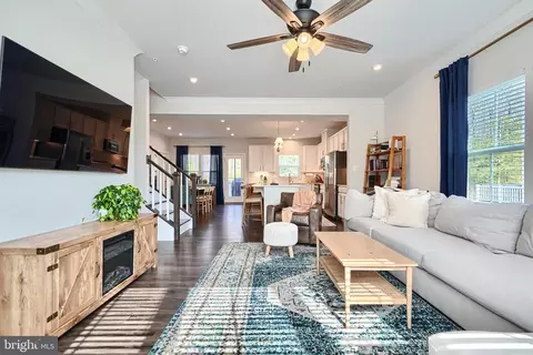 Entry Way - 549 Katherine Ave, Baltimore, MD 21221 photo 7 of 12
